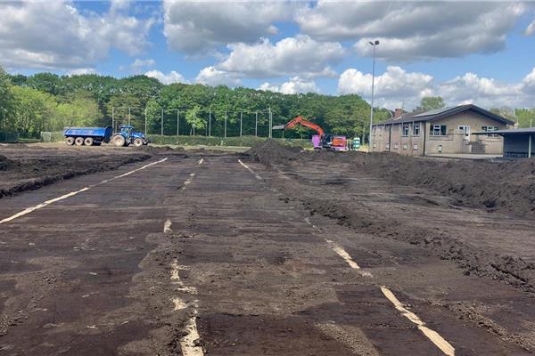 Aanleg kunstgras voetbalveld - Sportinfrabouw NV